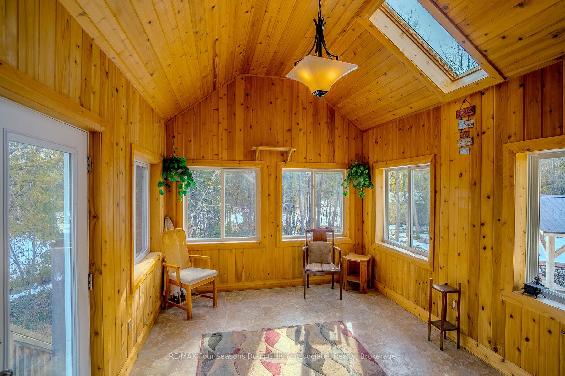 135 Algonquin Drive photo 33