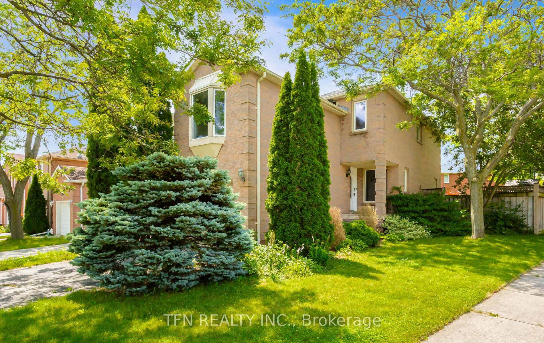 1308 Valerie Crescent photo 3