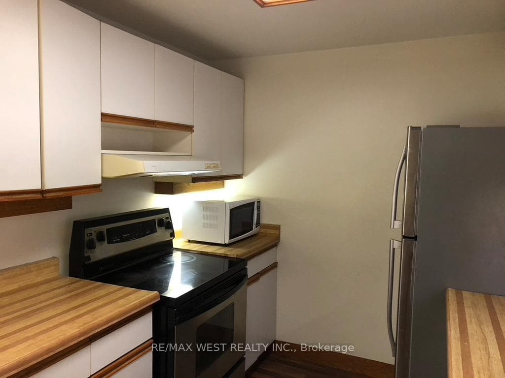 305 St Clair Avenue Unit Main floor photo 7