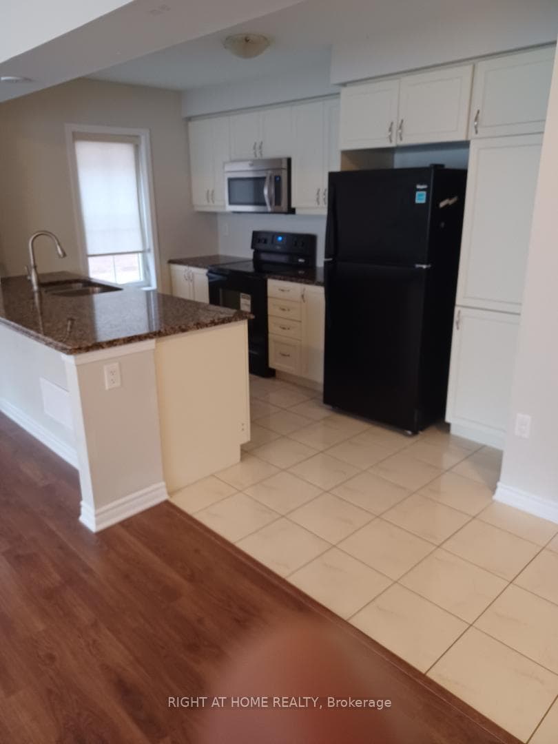 77 Payne Crescent photo 4