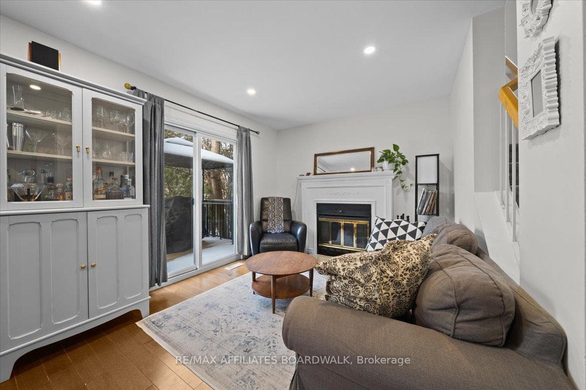 360 Pickford Drive photo 12