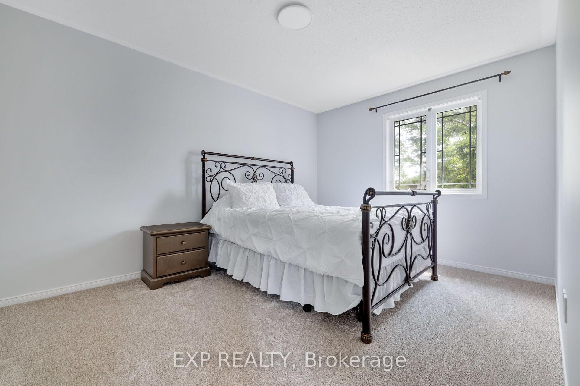 114 Ashmore Drive photo 32