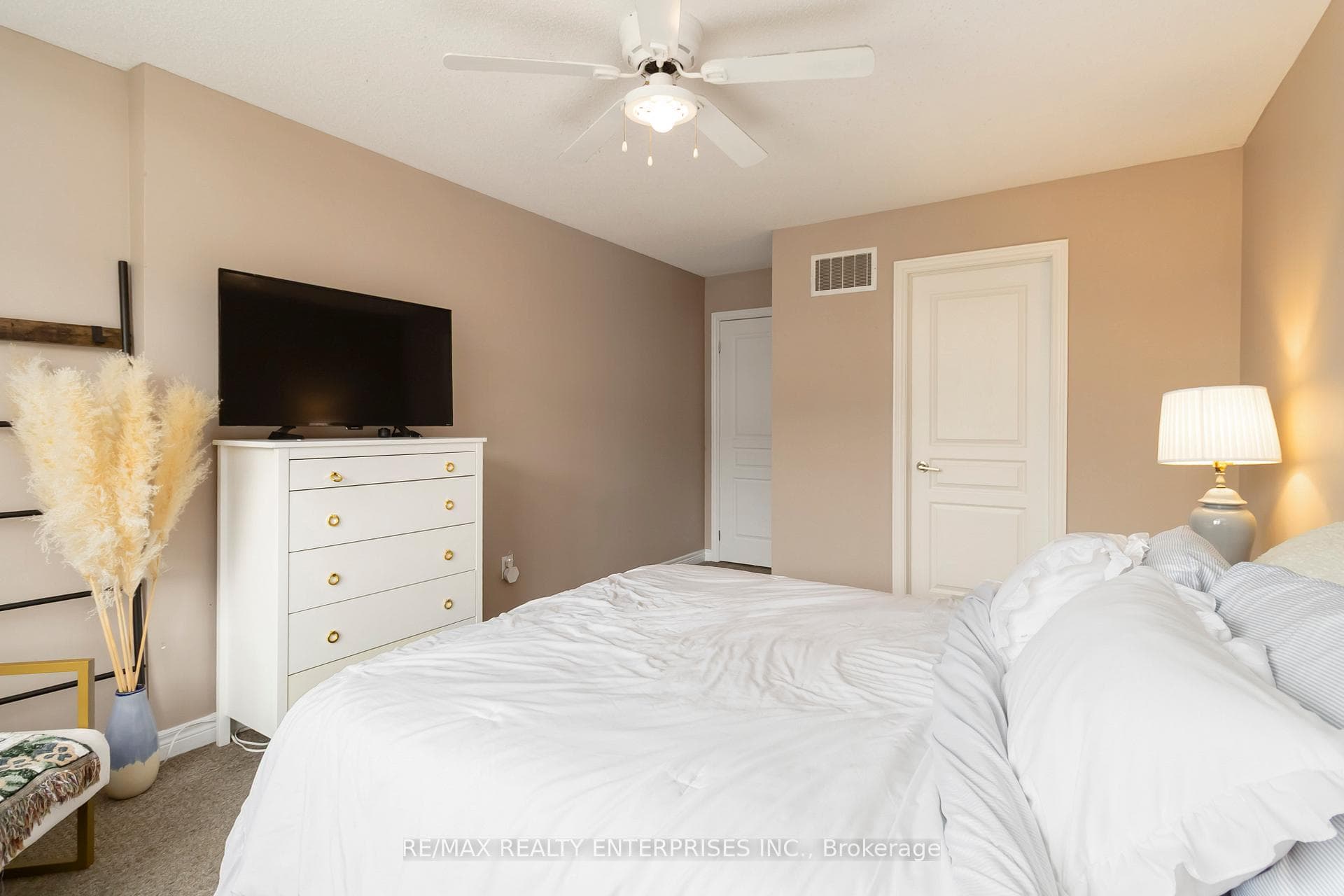 1401 Plains Road Unit 93 photo 21