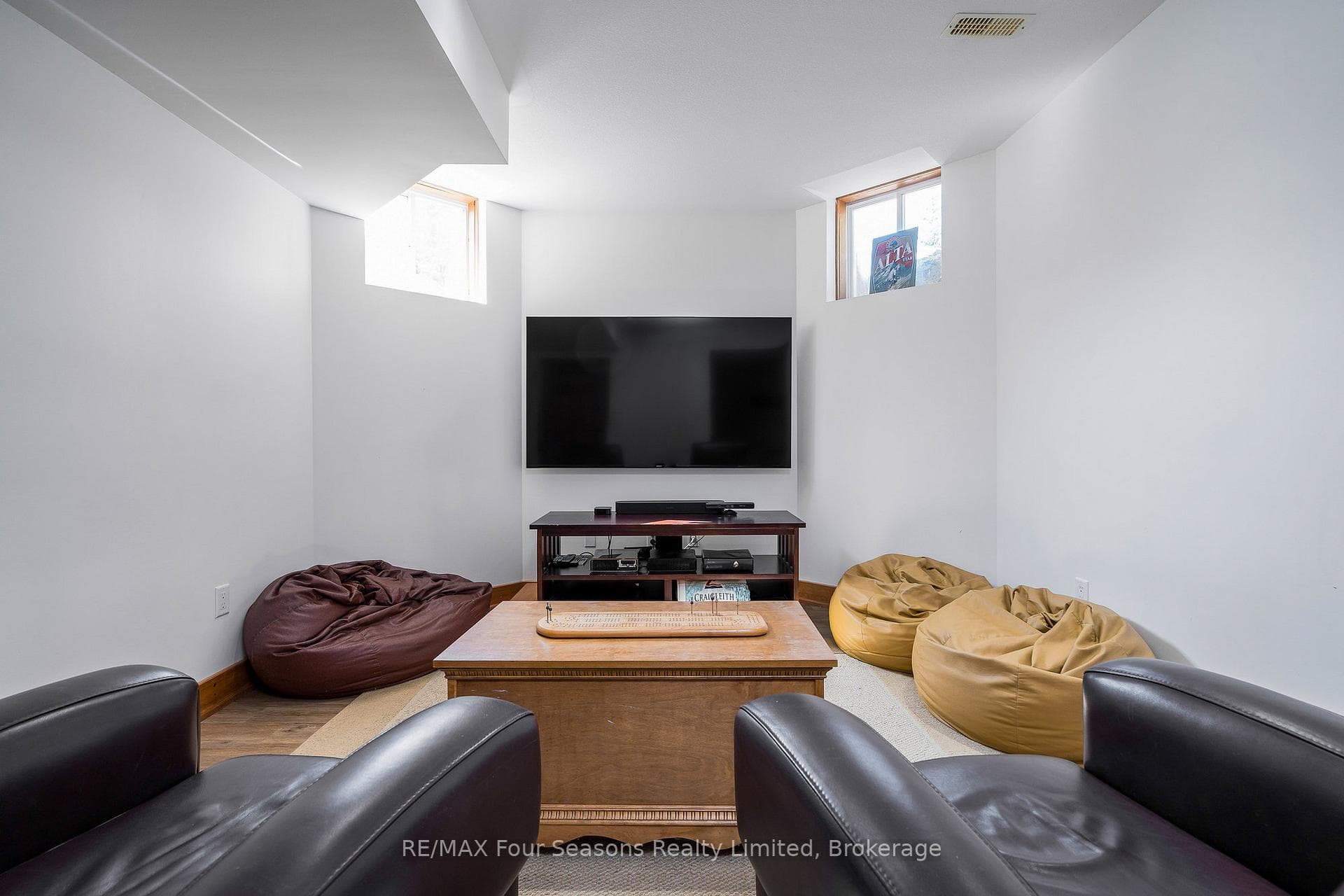 106 Manitou Court photo 23