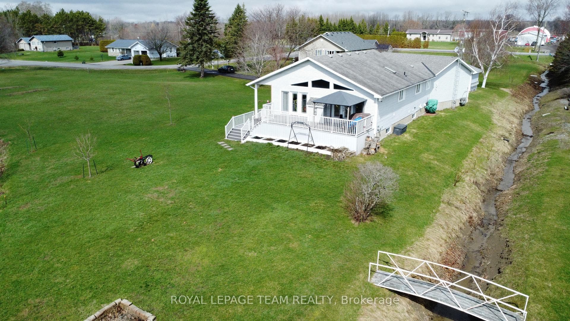 11708 Breezewood Avenue photo 32