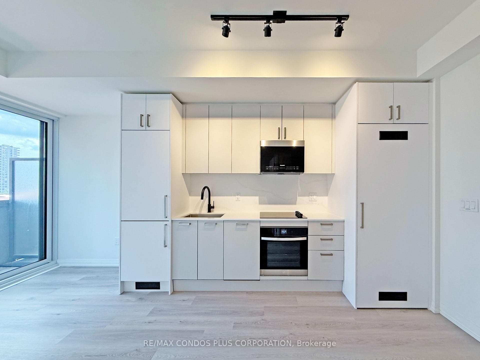 280 Dundas Street Unit 509 photo 9