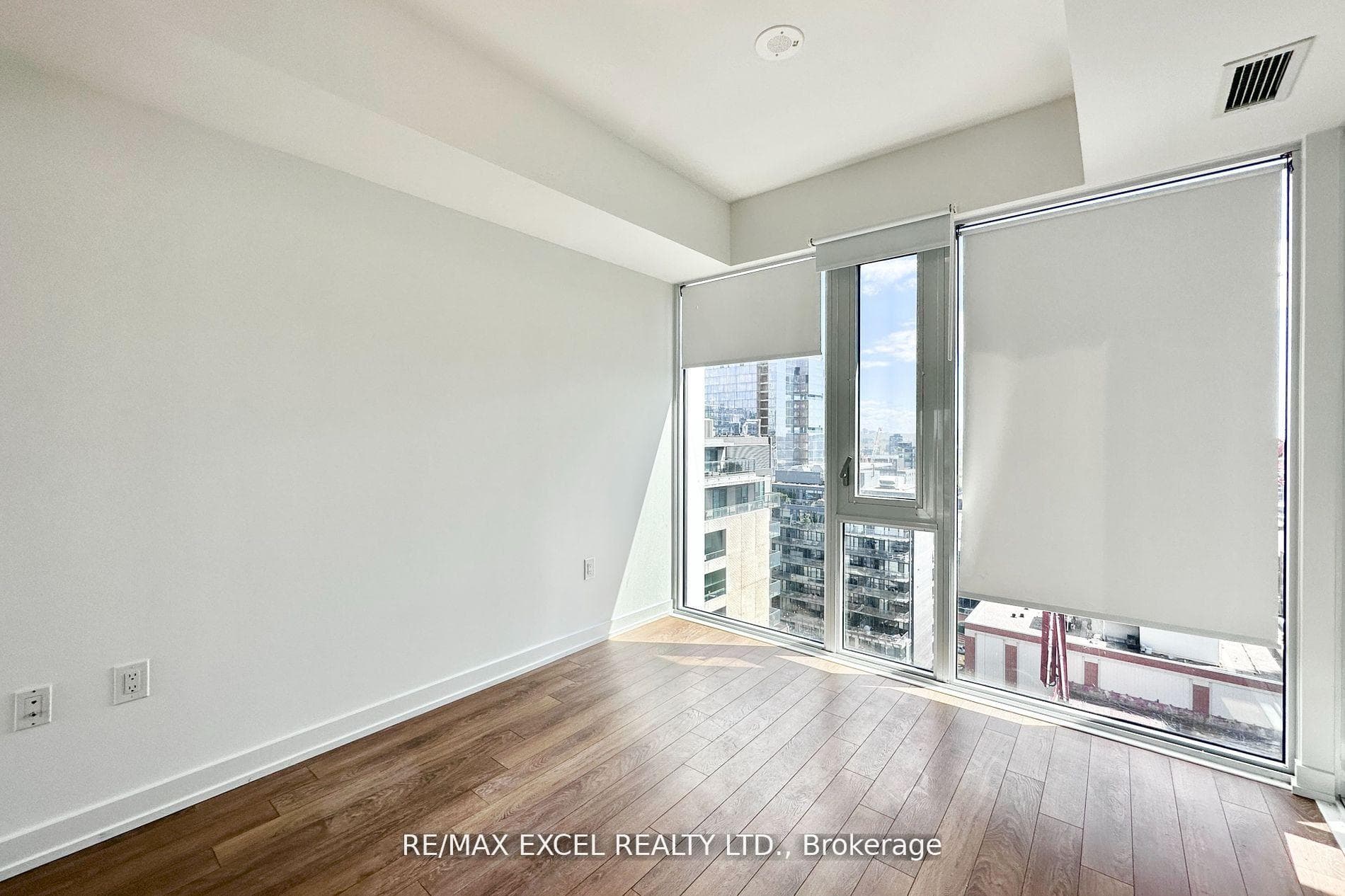 158 Front Street photo 15