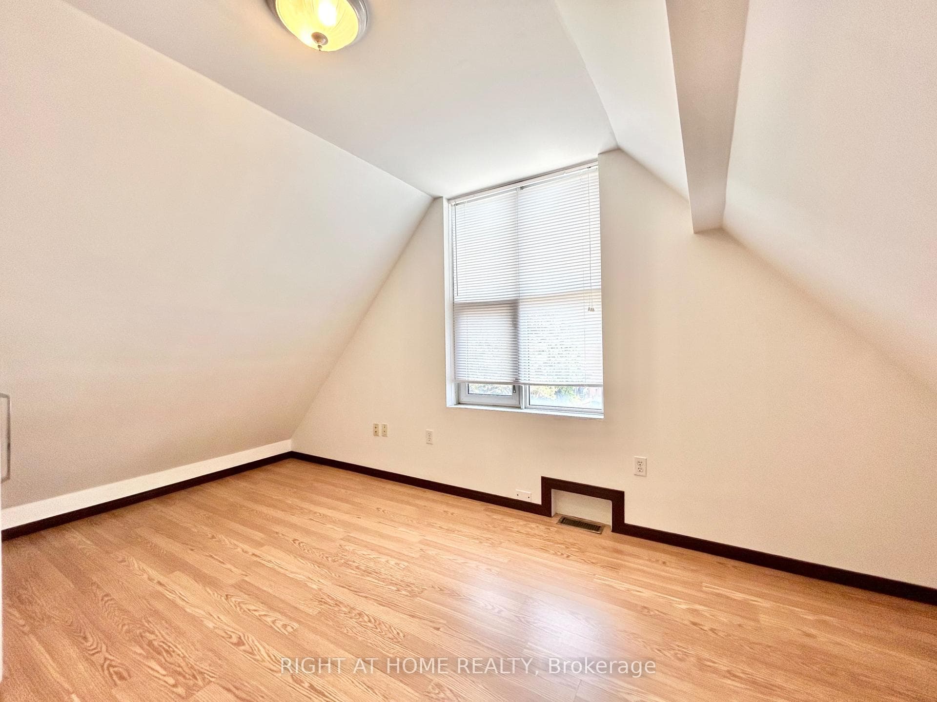 9 Oak Avenue photo 19