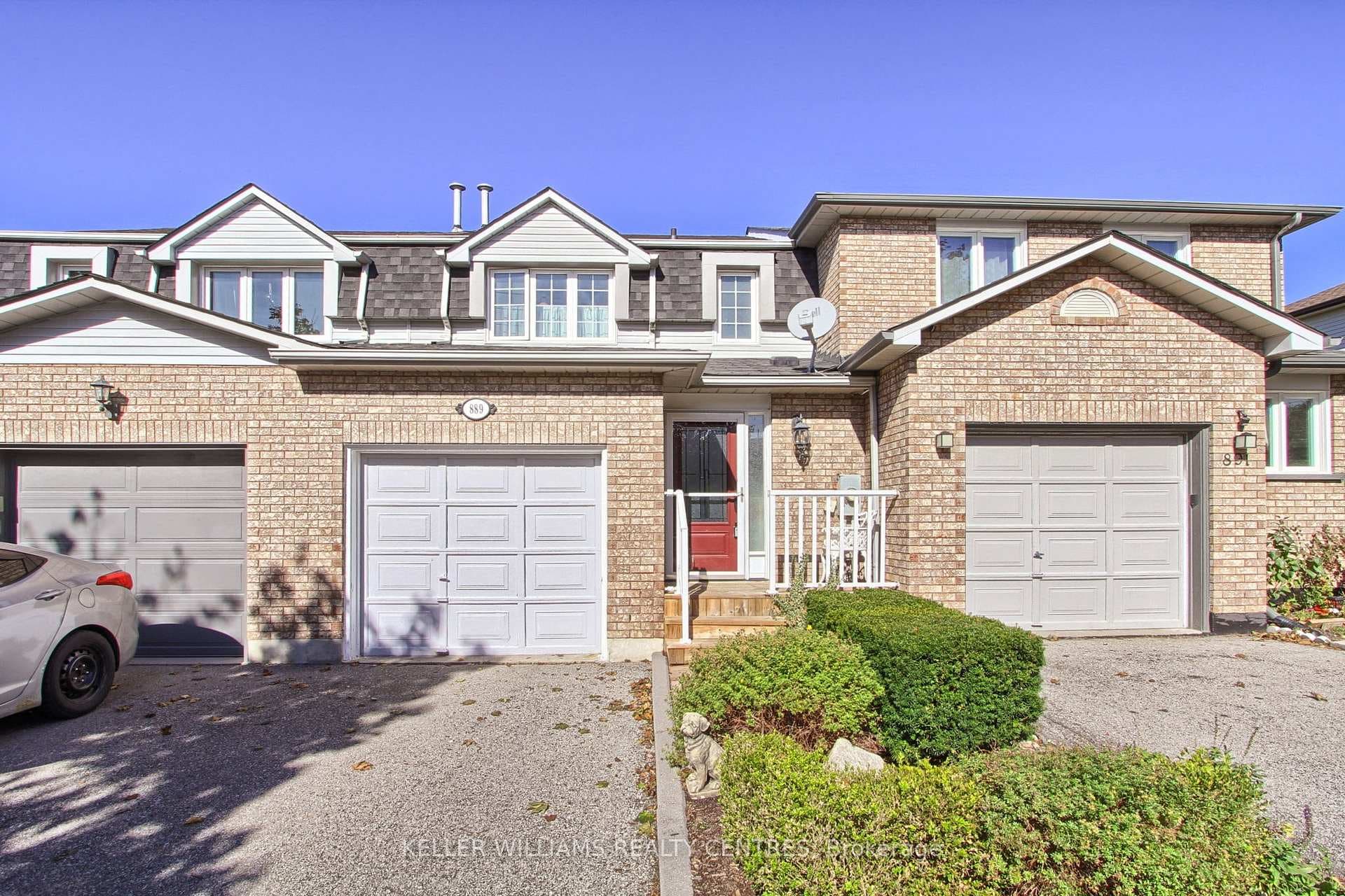 889 Clancey Crescent photo 1