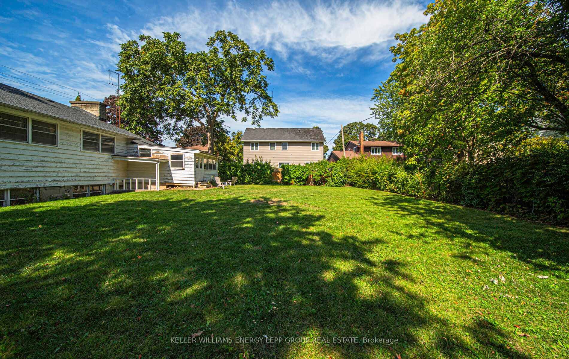 707 Henry Street photo 37