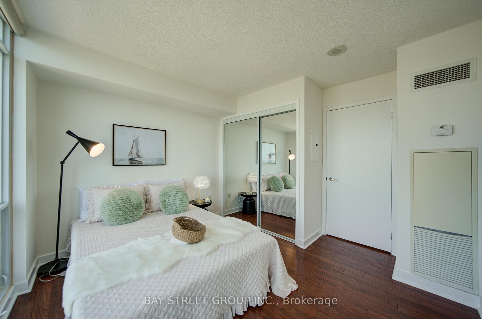 15 Fort York Boulevard Unit 4612 photo 24