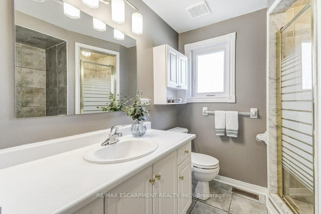 41 Strathroy Crescent photo 18