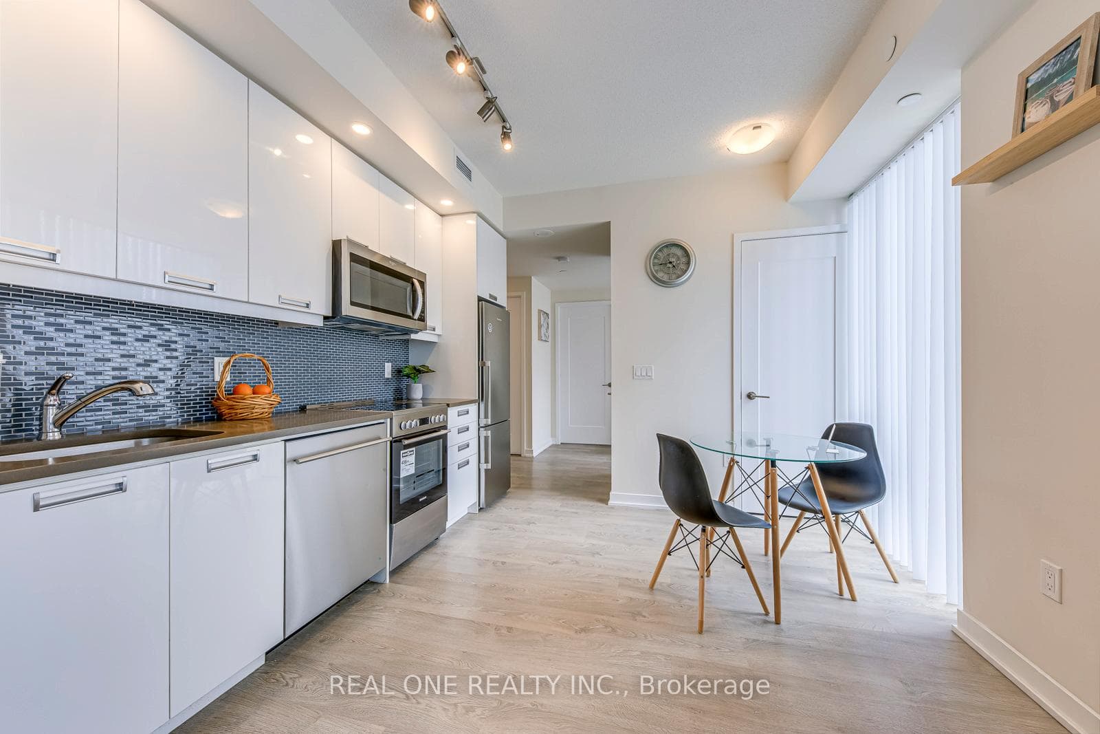 99 JOHN Street Unit 1001 photo 9