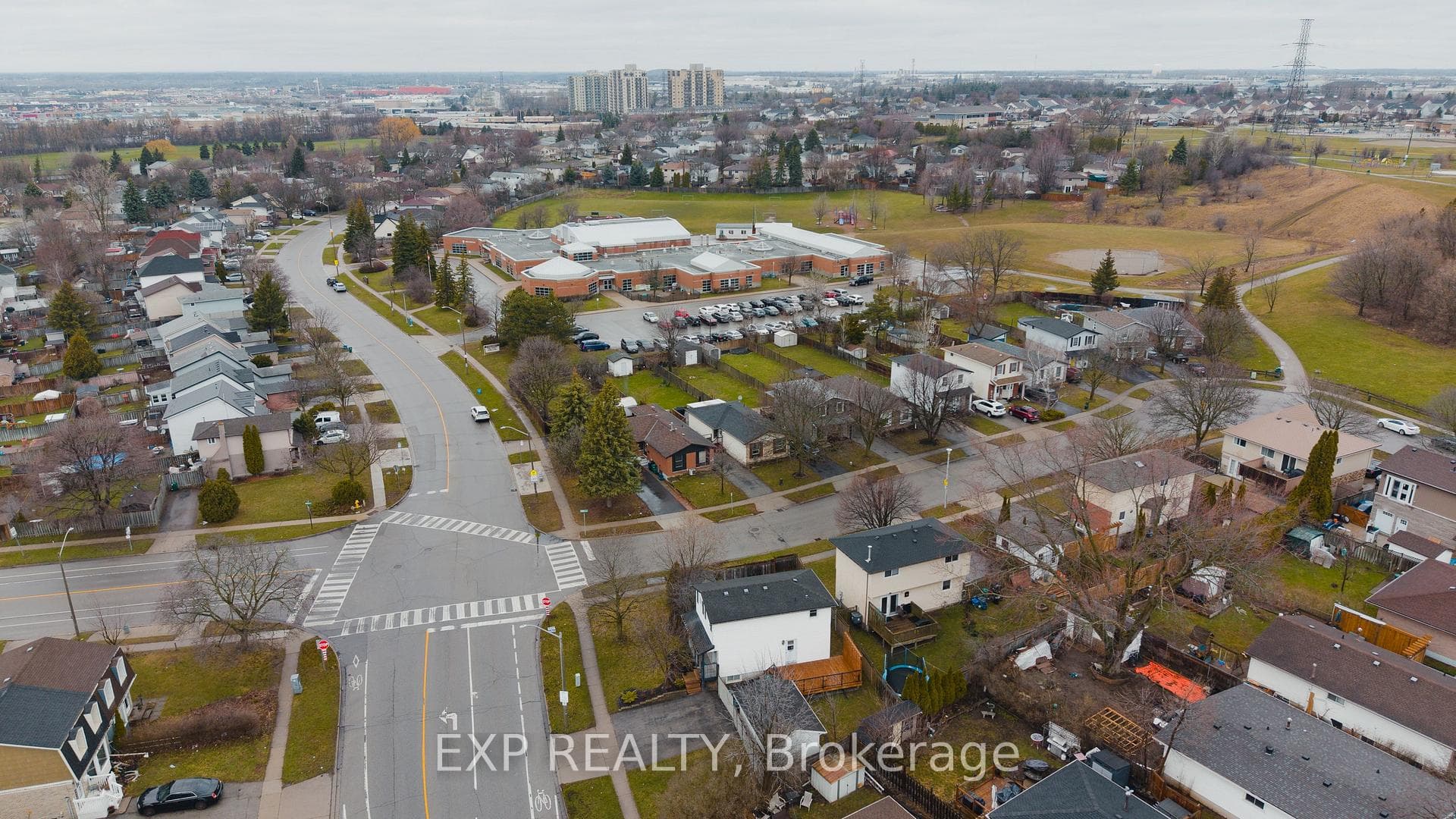 160 Carter Crescent photo 43