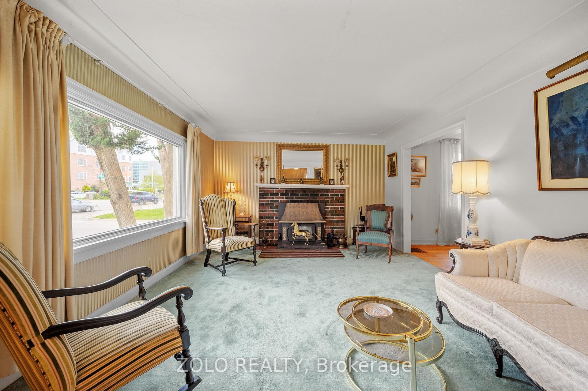 427 Trafalgar Road photo 8