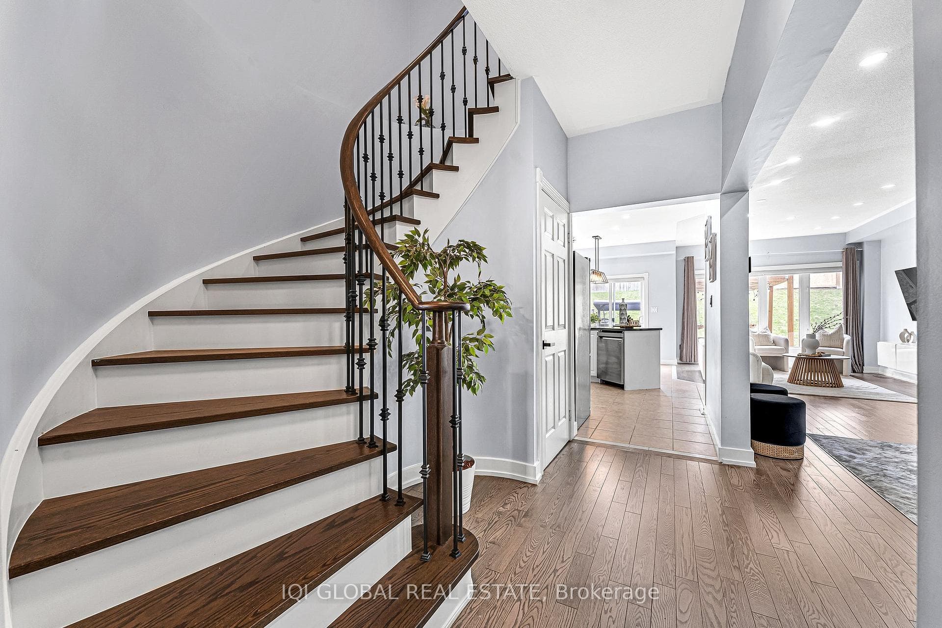1240 Cartmer Way photo 5