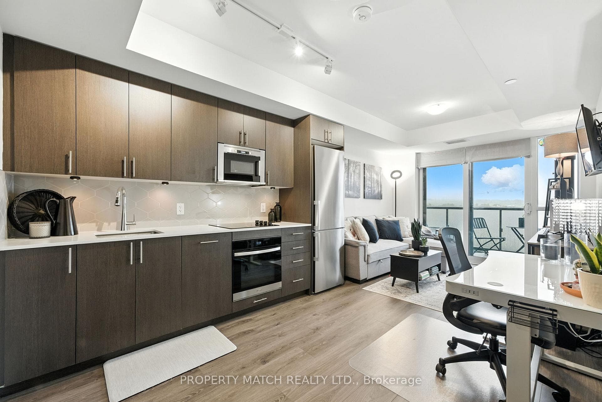 2545 Simcoe Street Unit 802 photo 6