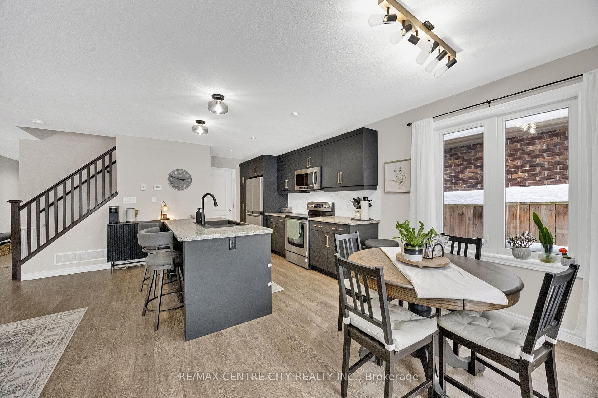 6929 Vallas Circle photo 10