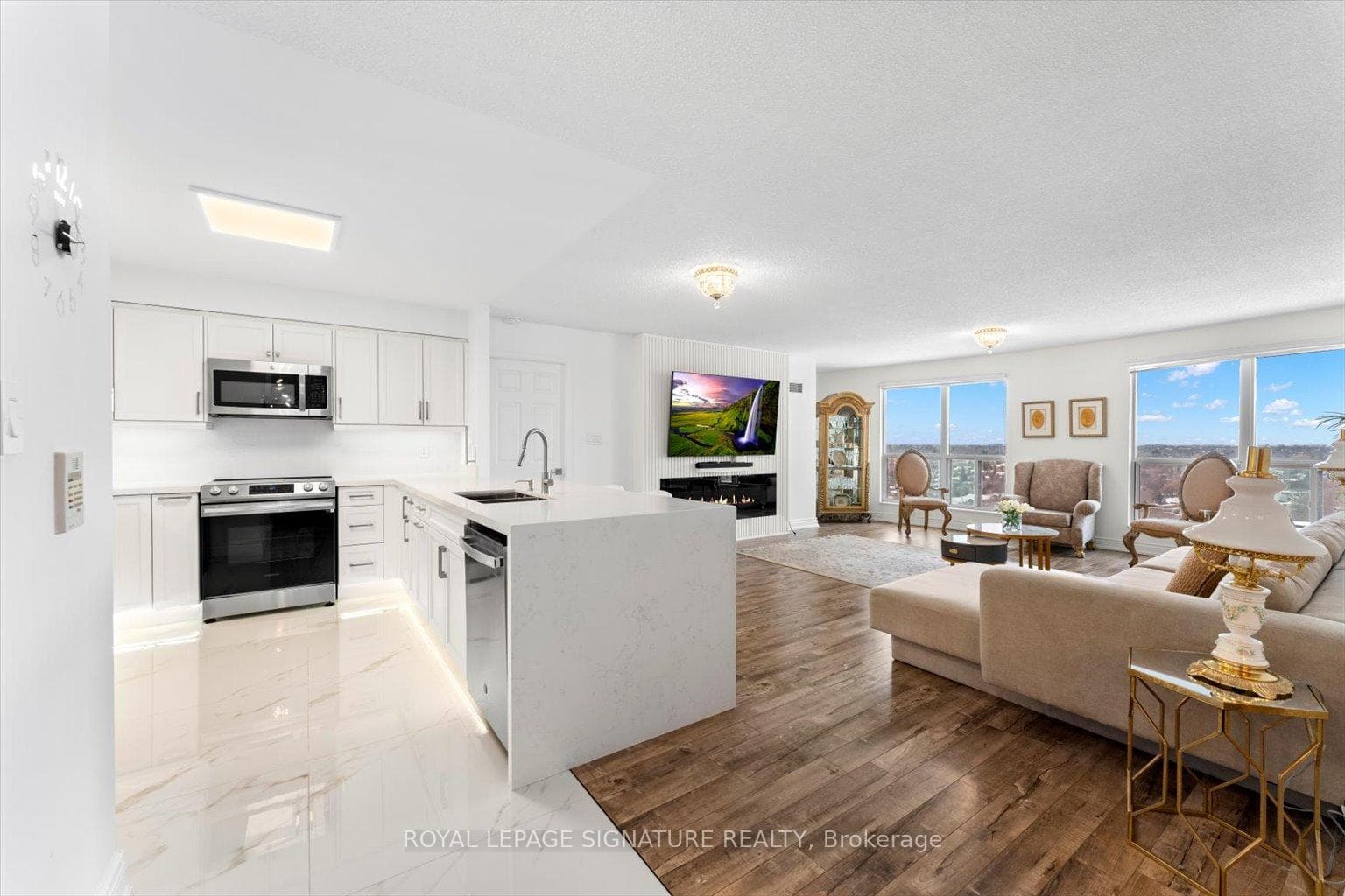 23 Lorraine Drive Unit 1805 photo 1
