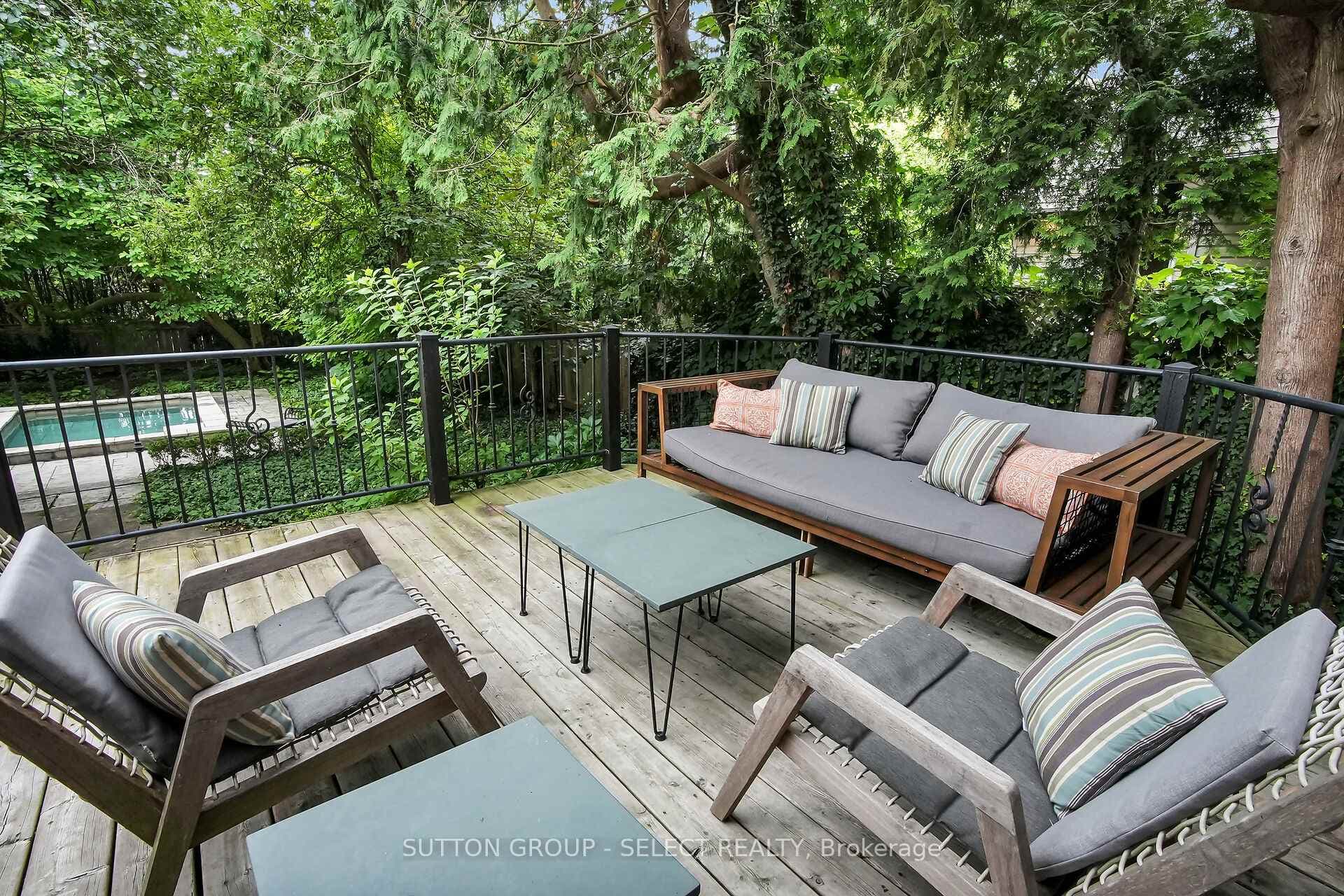 383 Huron Street photo 43