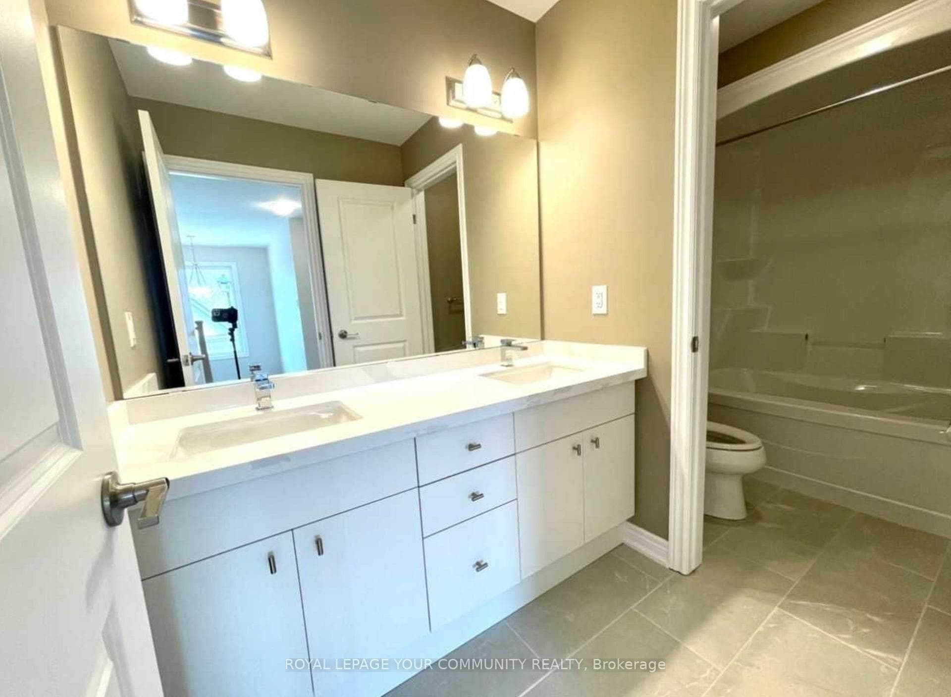 45 Dorchester Boulevard Unit 20 photo 18