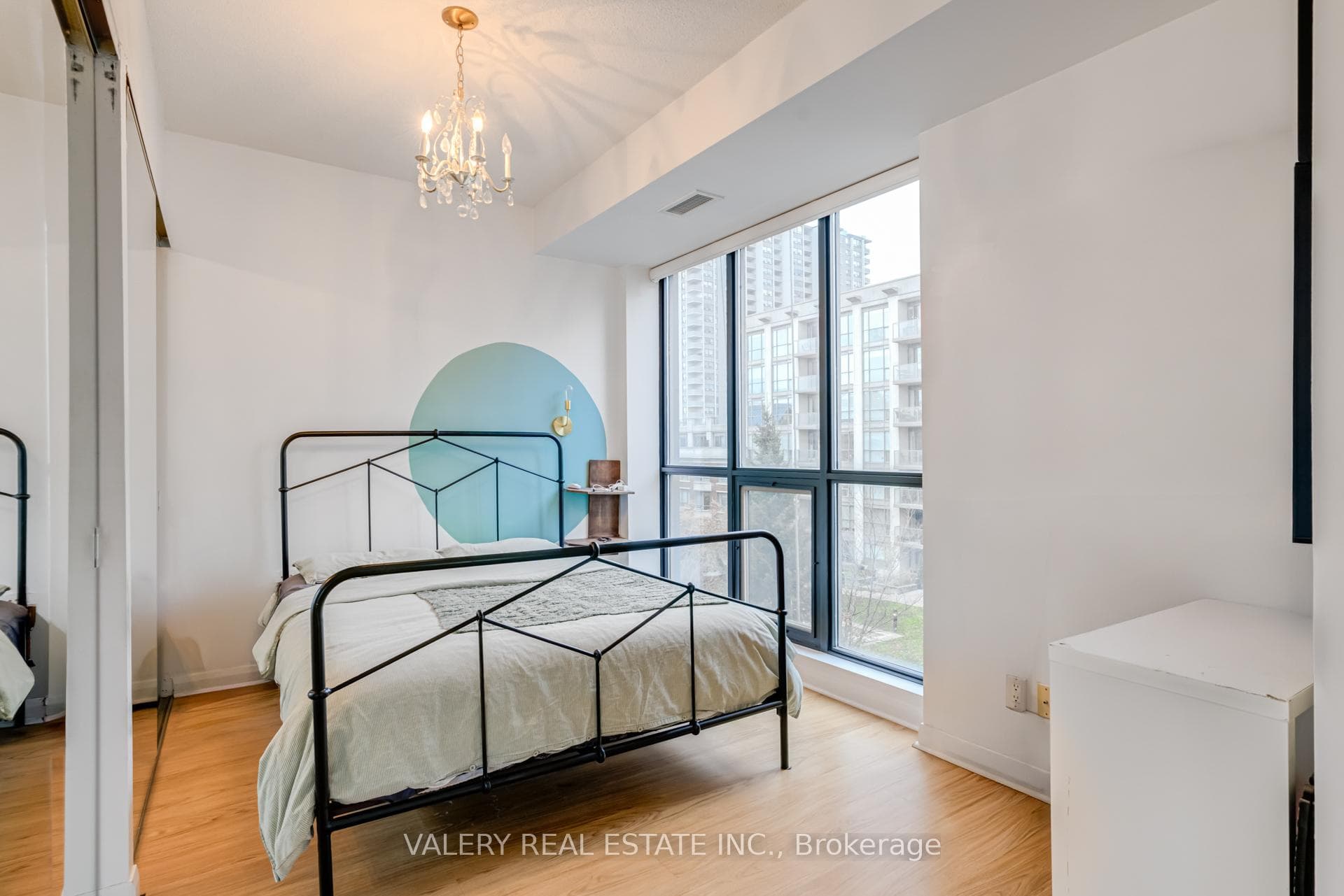 11 Soho Street Unit 407 photo 5