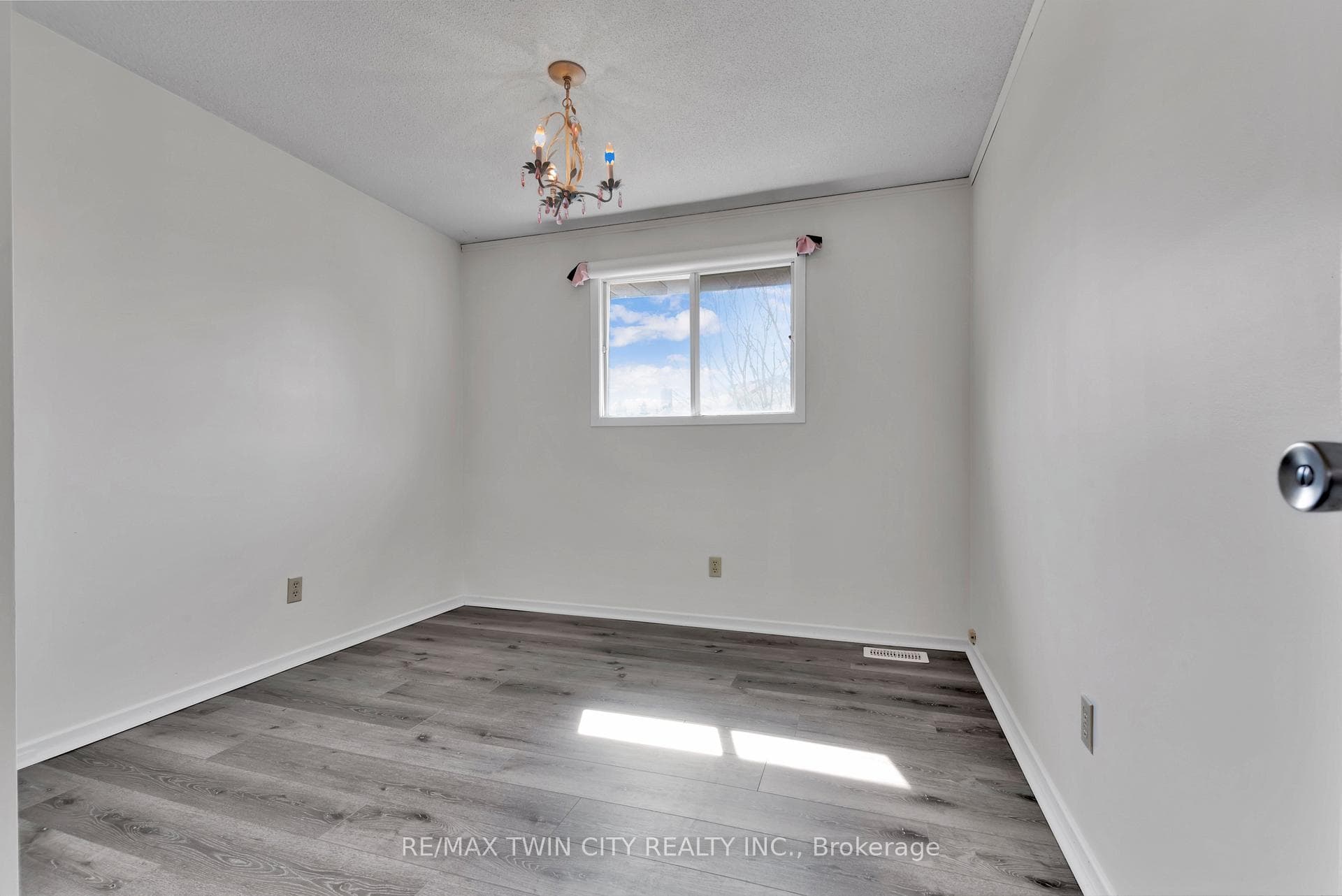 447 Ashby Court photo 29