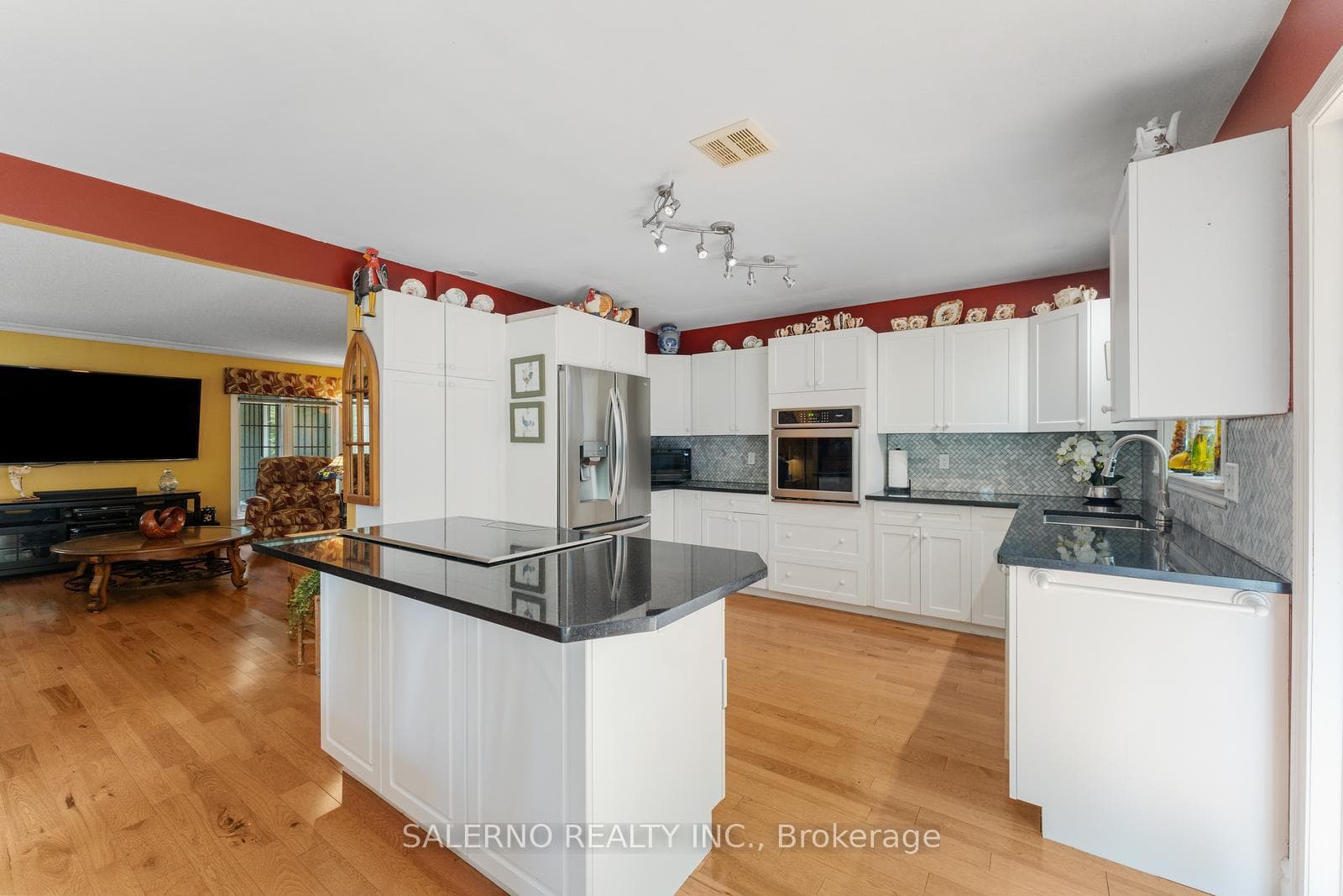 3992 Penetanguishene Road photo 25