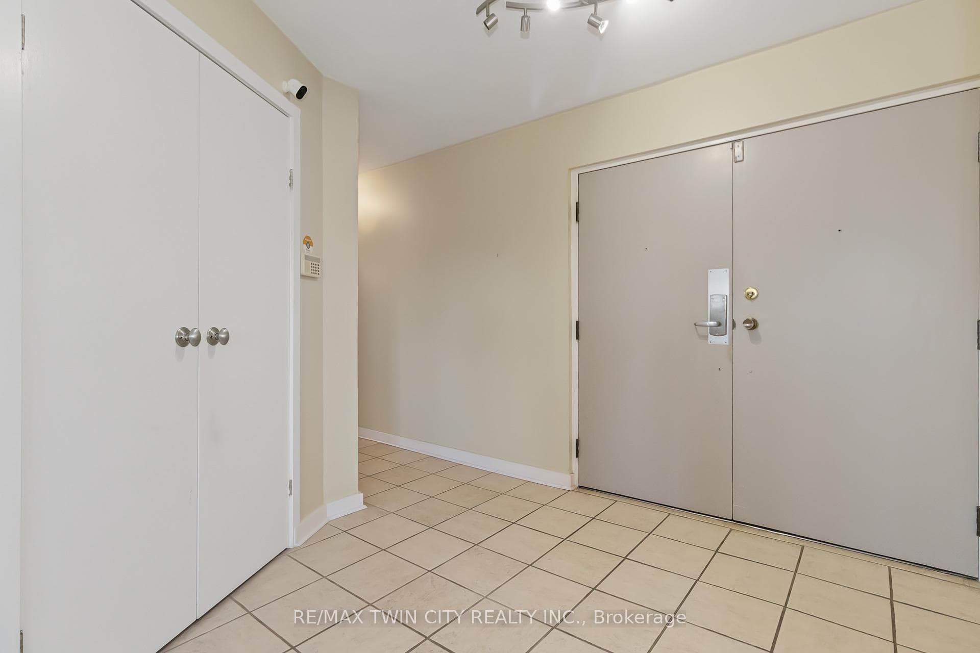 164 Paris Road Unit 602 photo 25