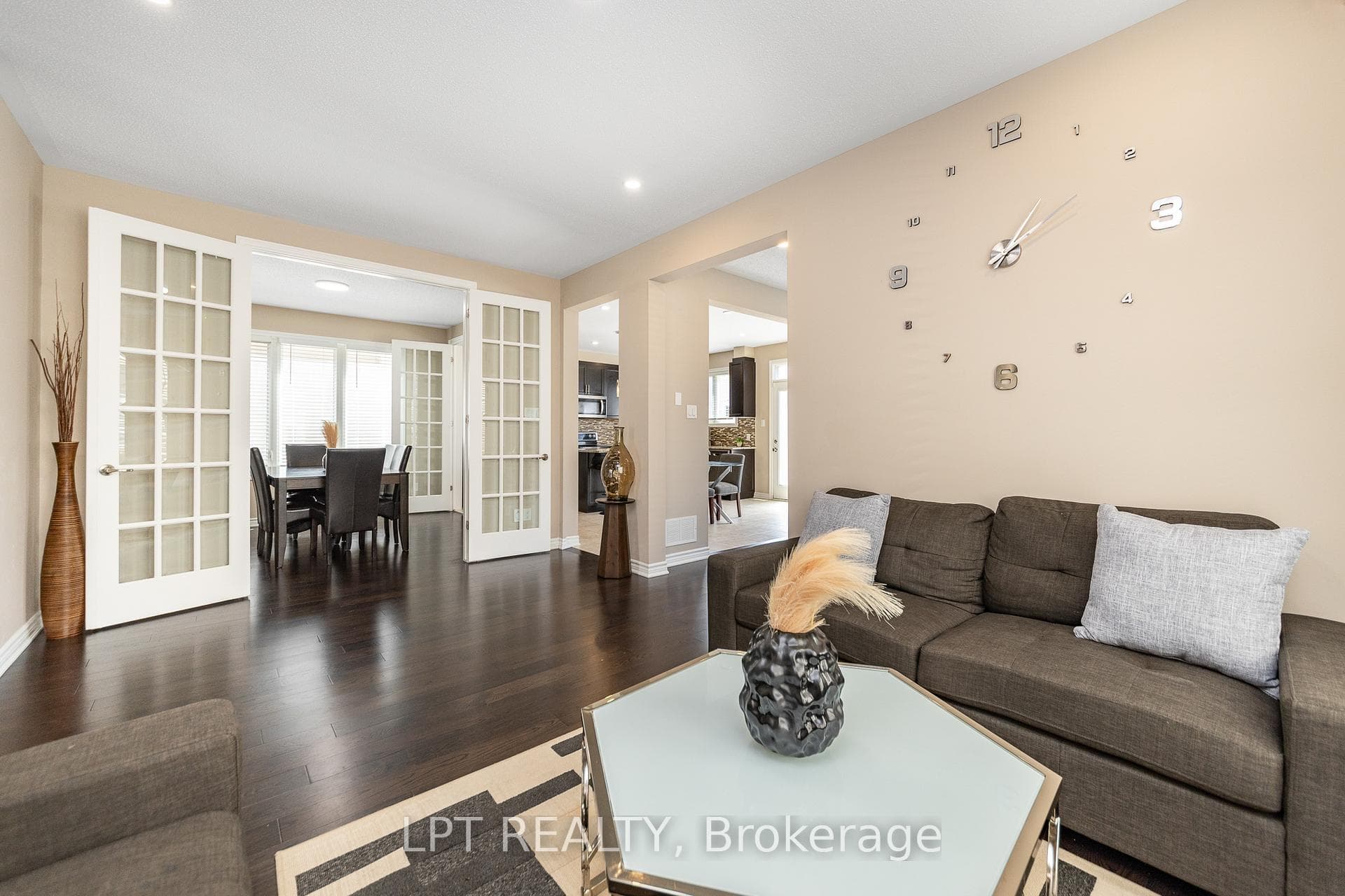 908 Pedigree Street photo 4