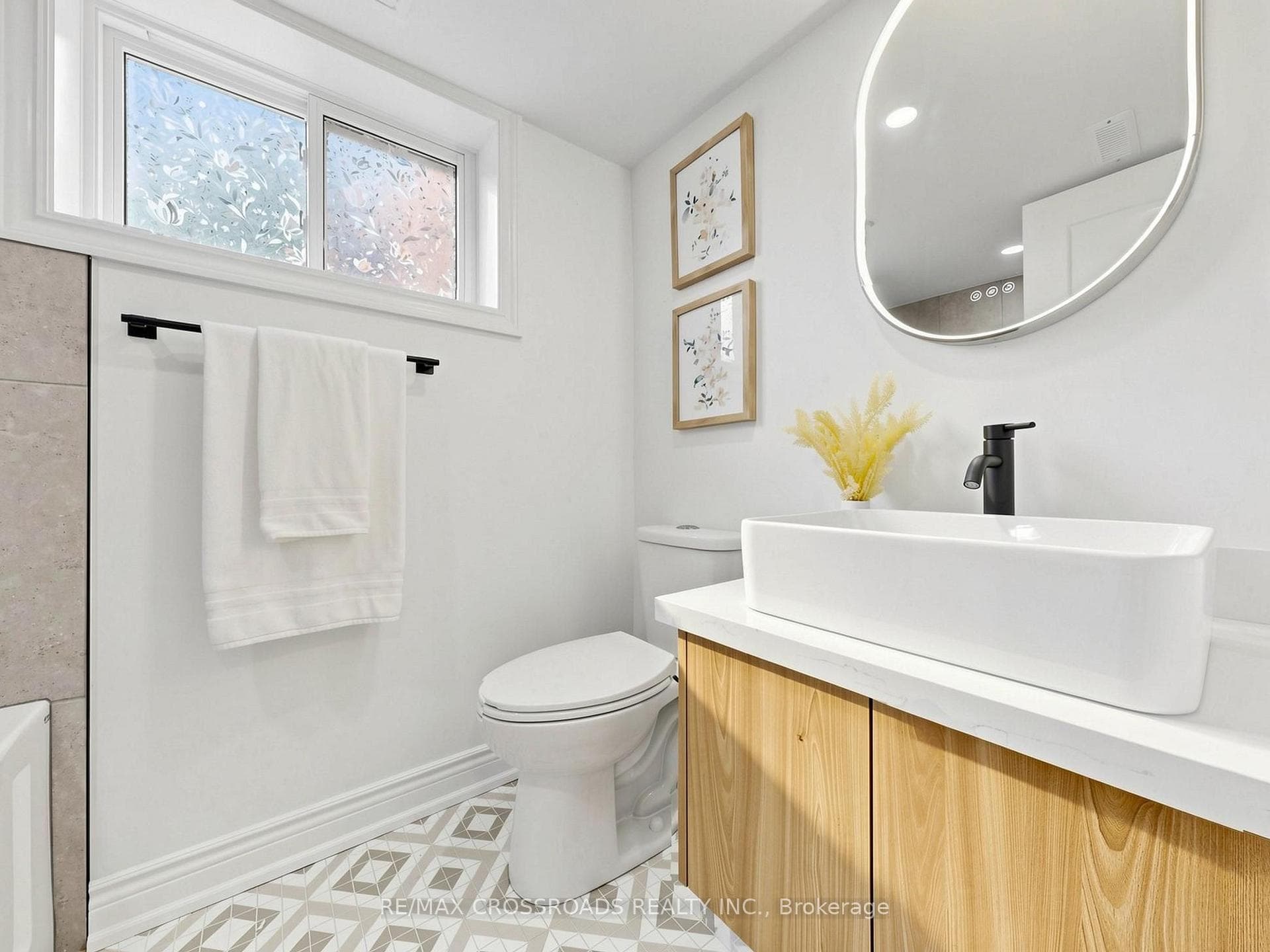 548 Glebeholme Boulevard photo 42