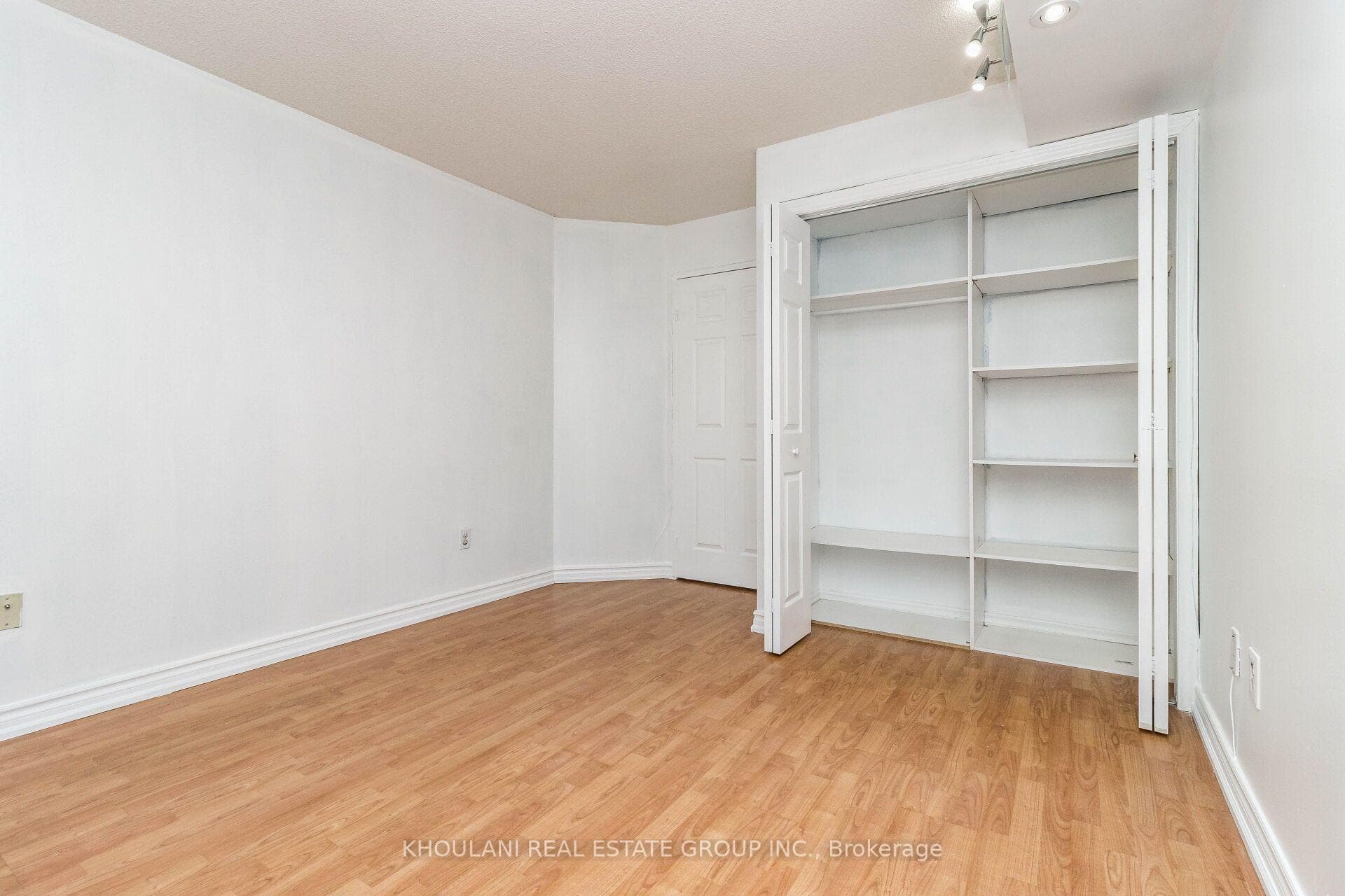 335 Webb Drive Unit 2006 photo 35