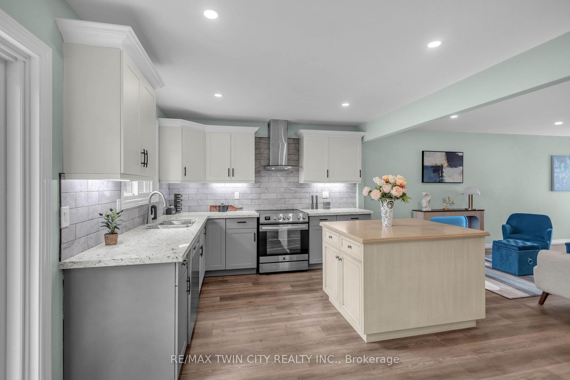 4 Dowden Avenue photo 14