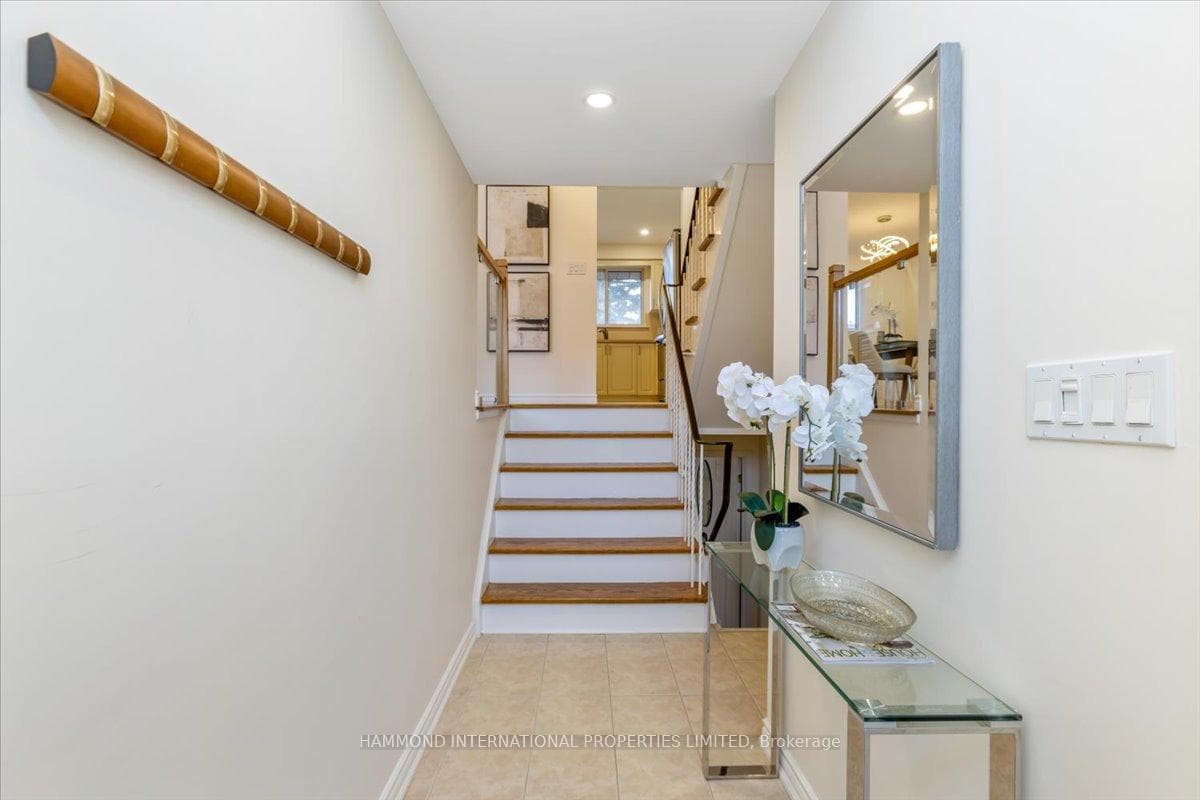 35 Stately Way photo 3