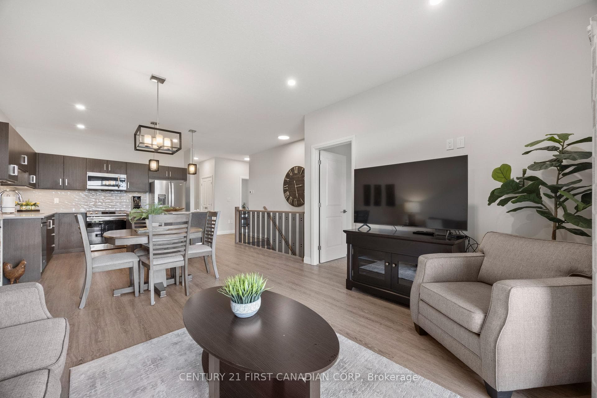 100 Rowe Avenue photo 21