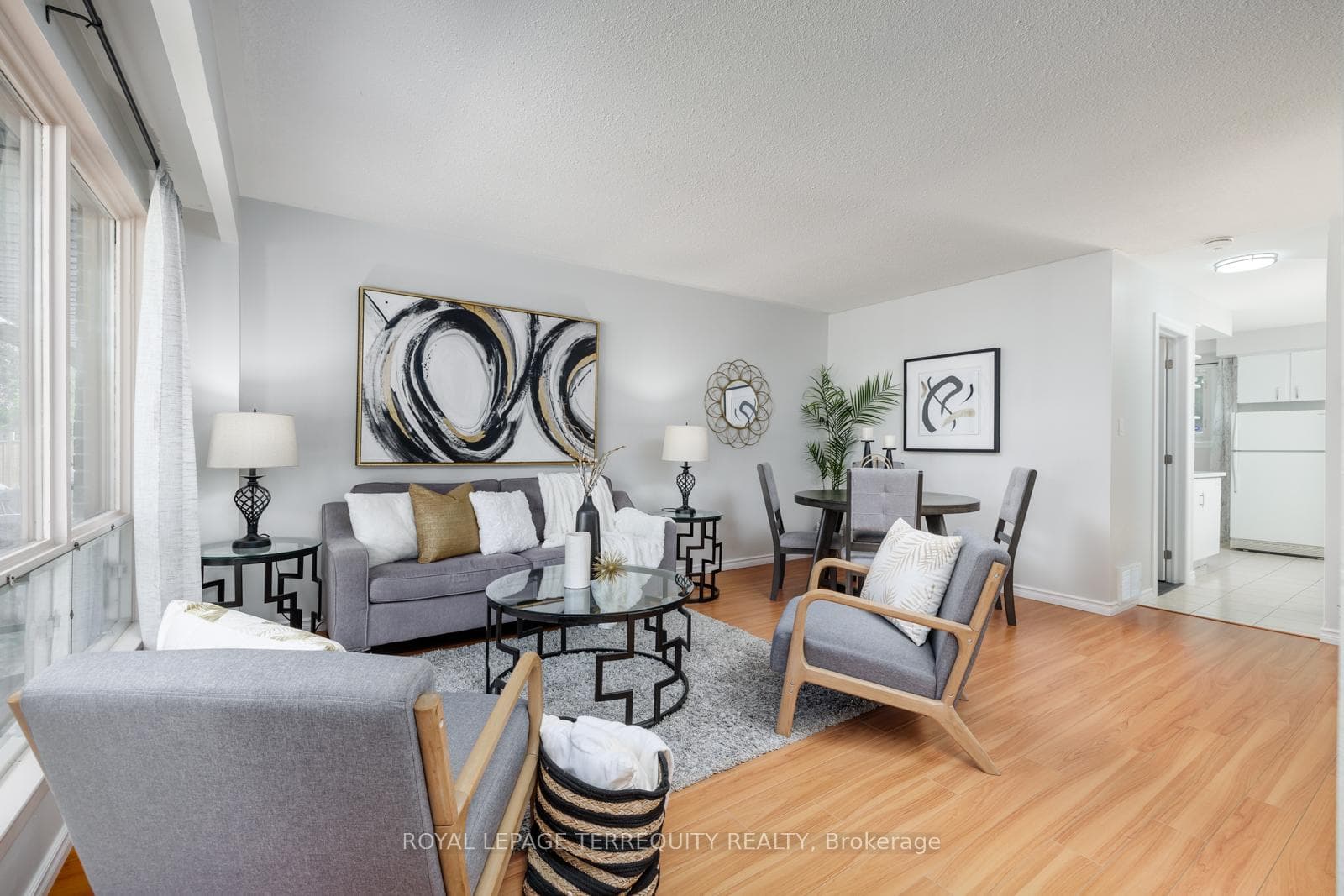 401 Vancouver Crescent photo 5