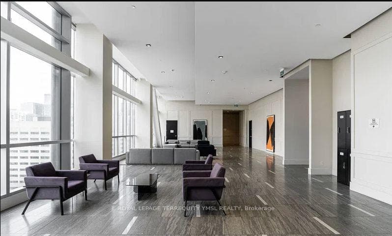 19th floor lobby