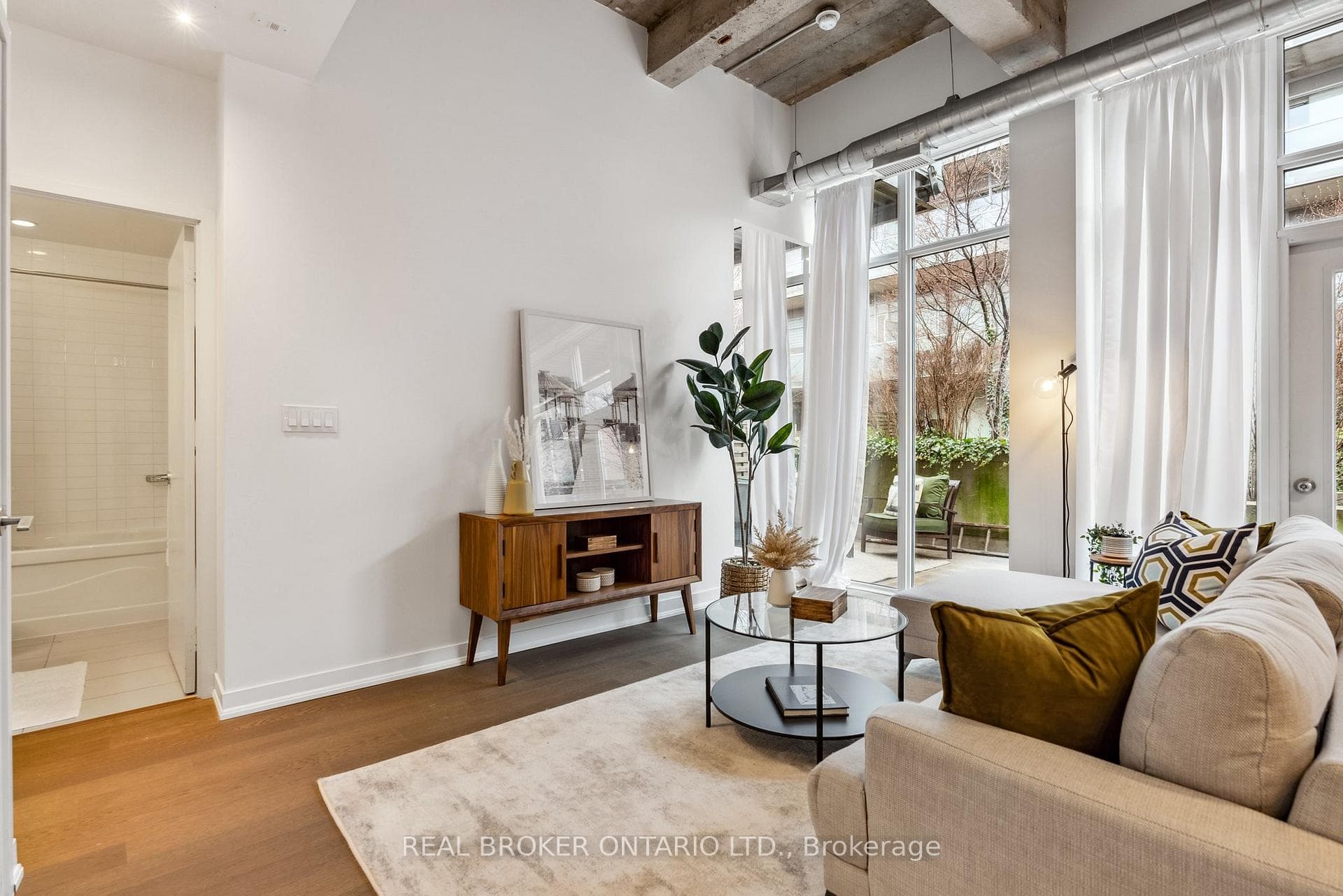 201 Carlaw Avenue Unit 115 photo 5