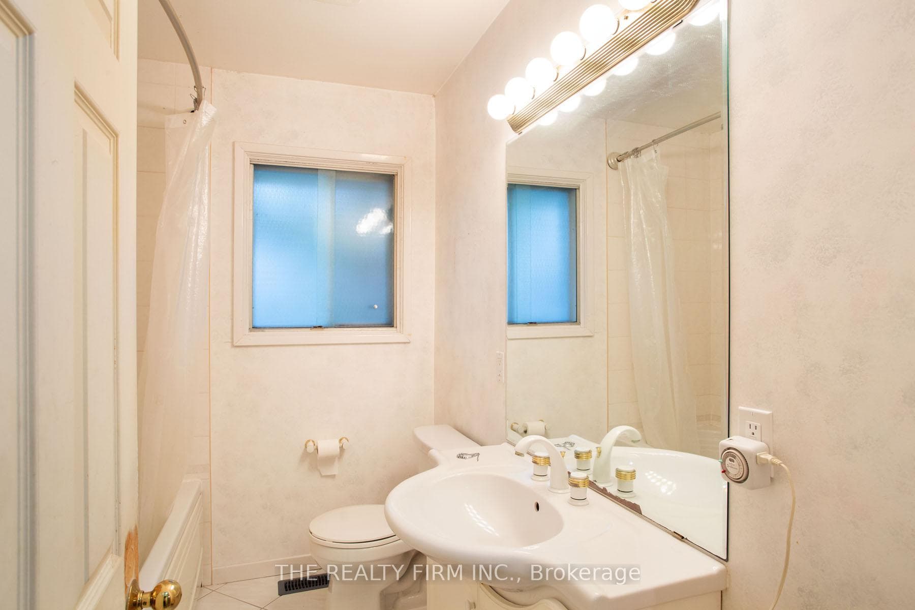 78 Strathcona Drive photo 24