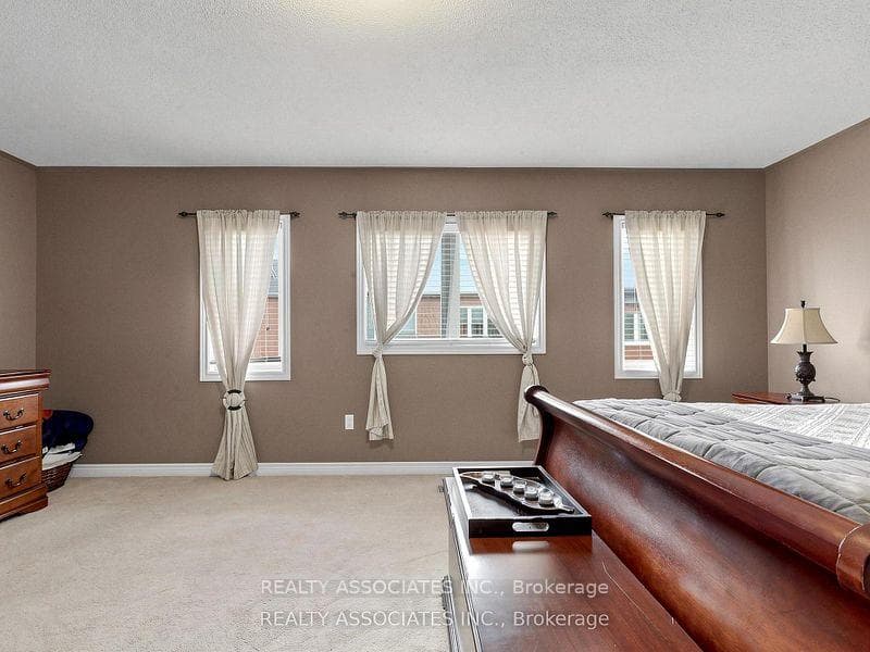 44 Shining Willow Crescent photo 24