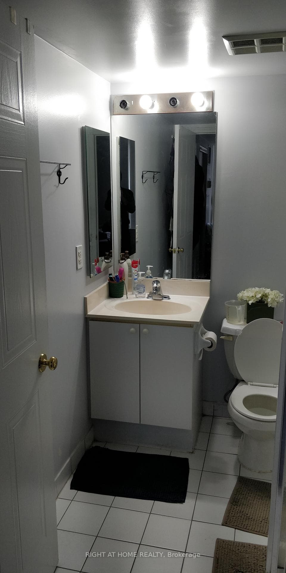 135 HILLCREST AVE Avenue Unit 212 photo 18