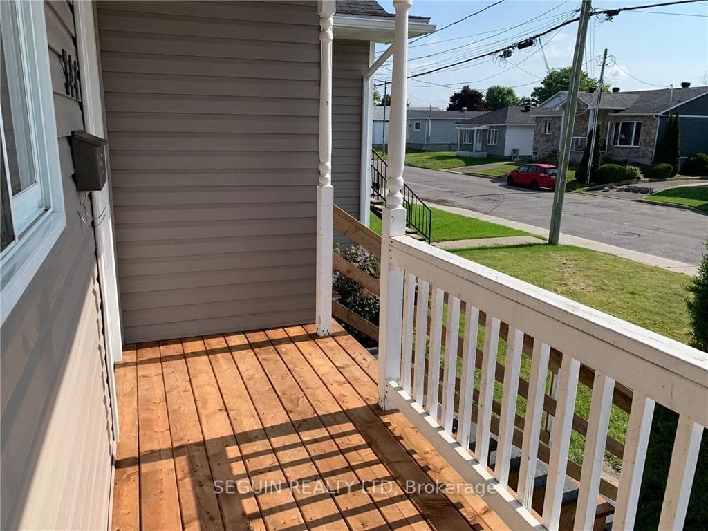 344 CHAMPLAIN Street photo 7