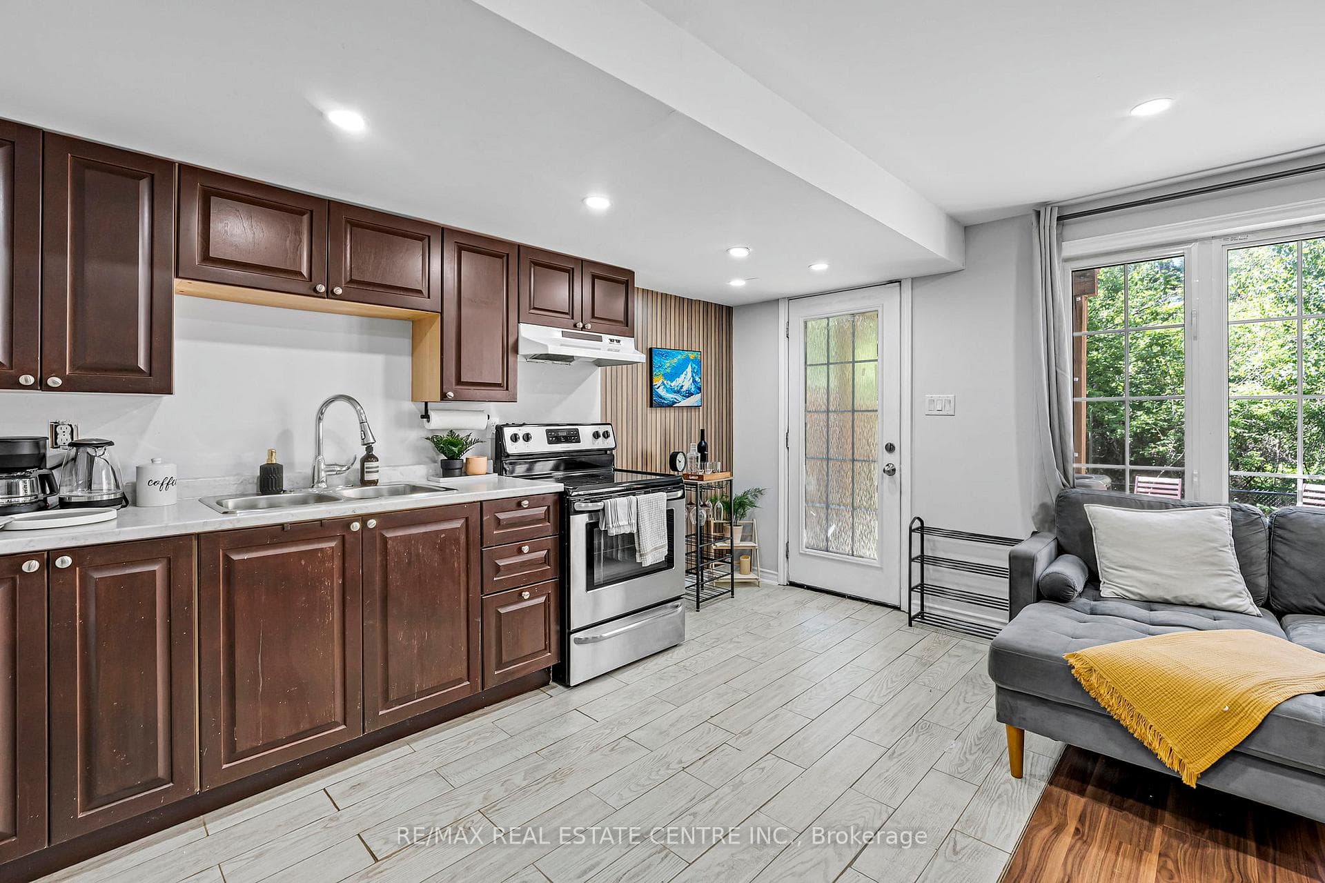 72 Lady Evelyn Crescent photo 33