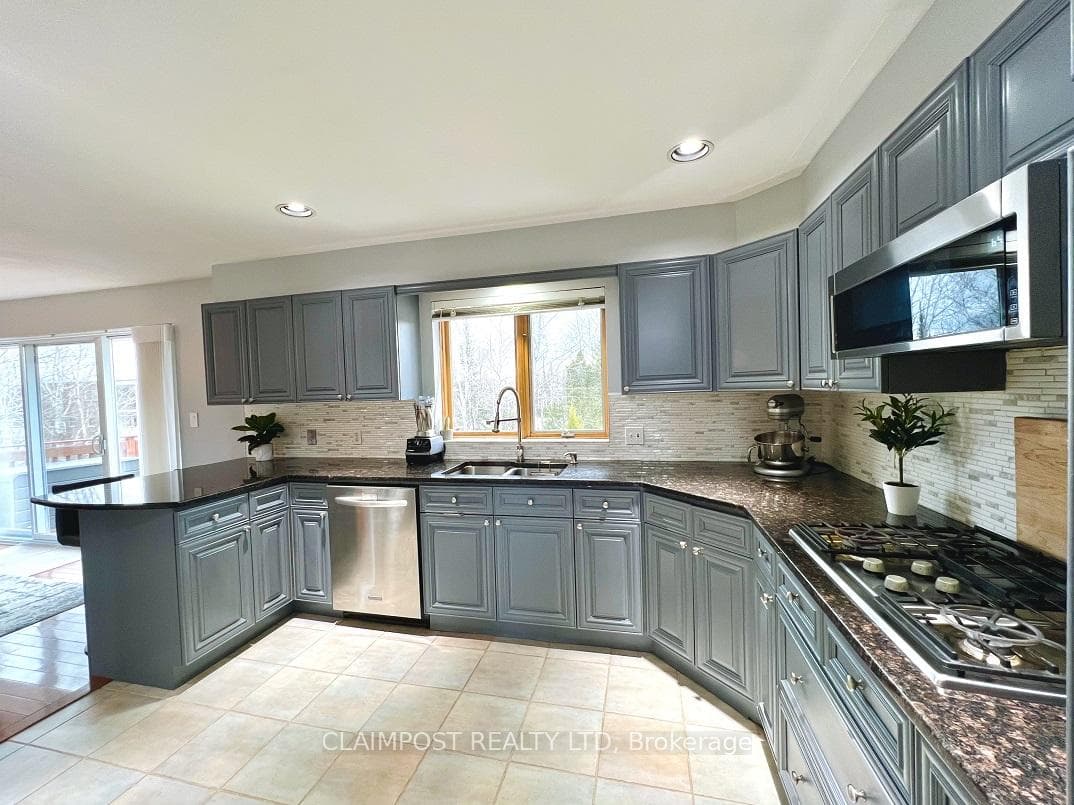 697 Lavigne Boulevard photo 15