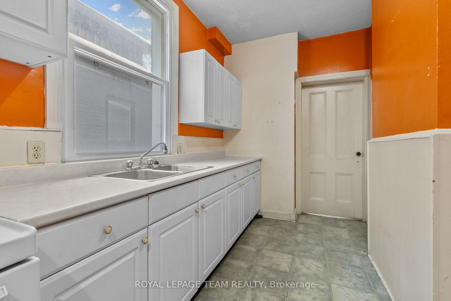 498 Gladstone Avenue photo 11