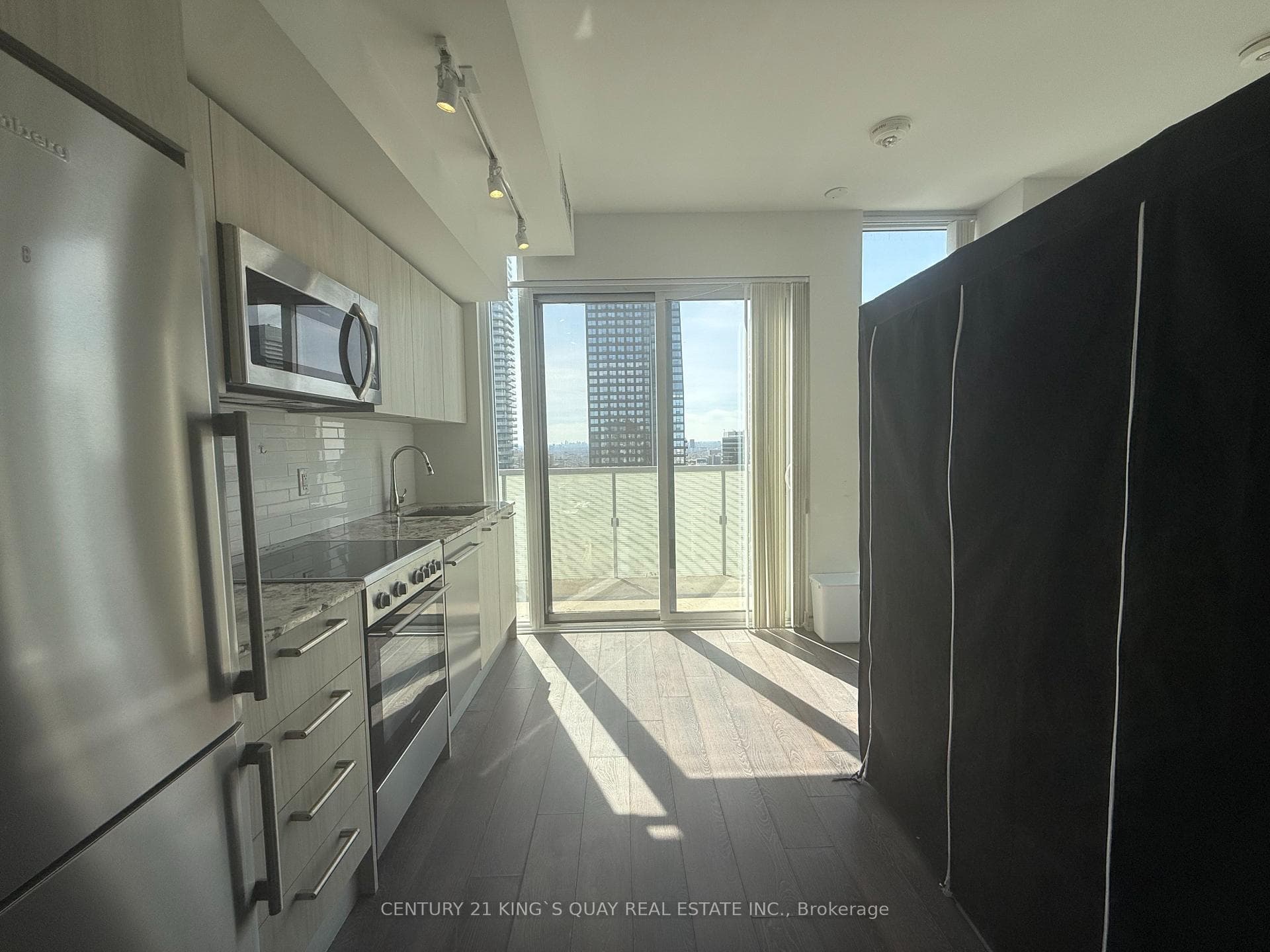 28 Wellesley Street Unit 3501 photo 4