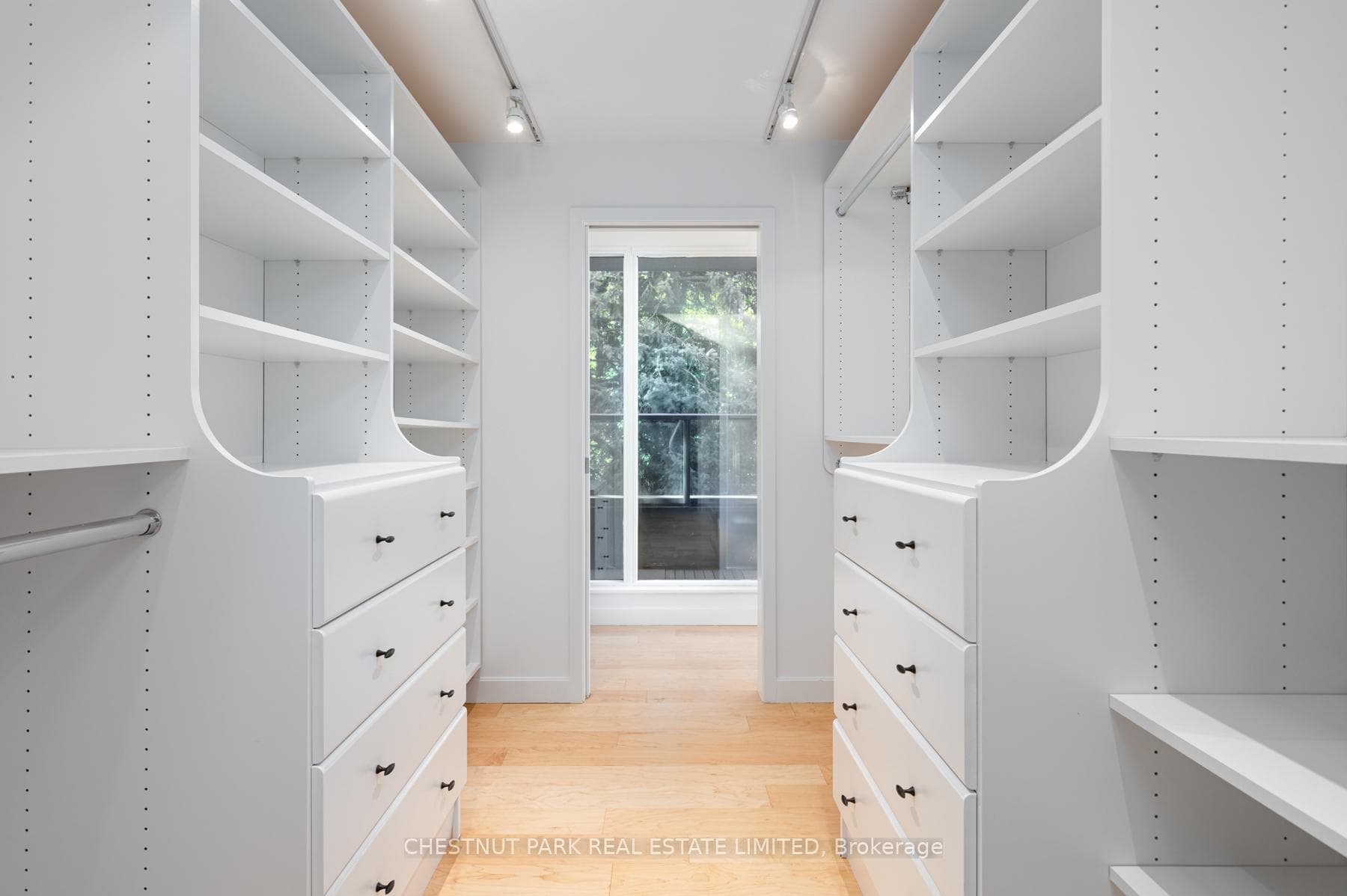40 Oaklands Avenue Unit 301 photo 29