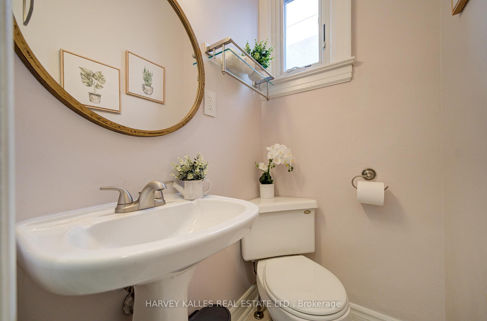 62 Roe Avenue photo 20