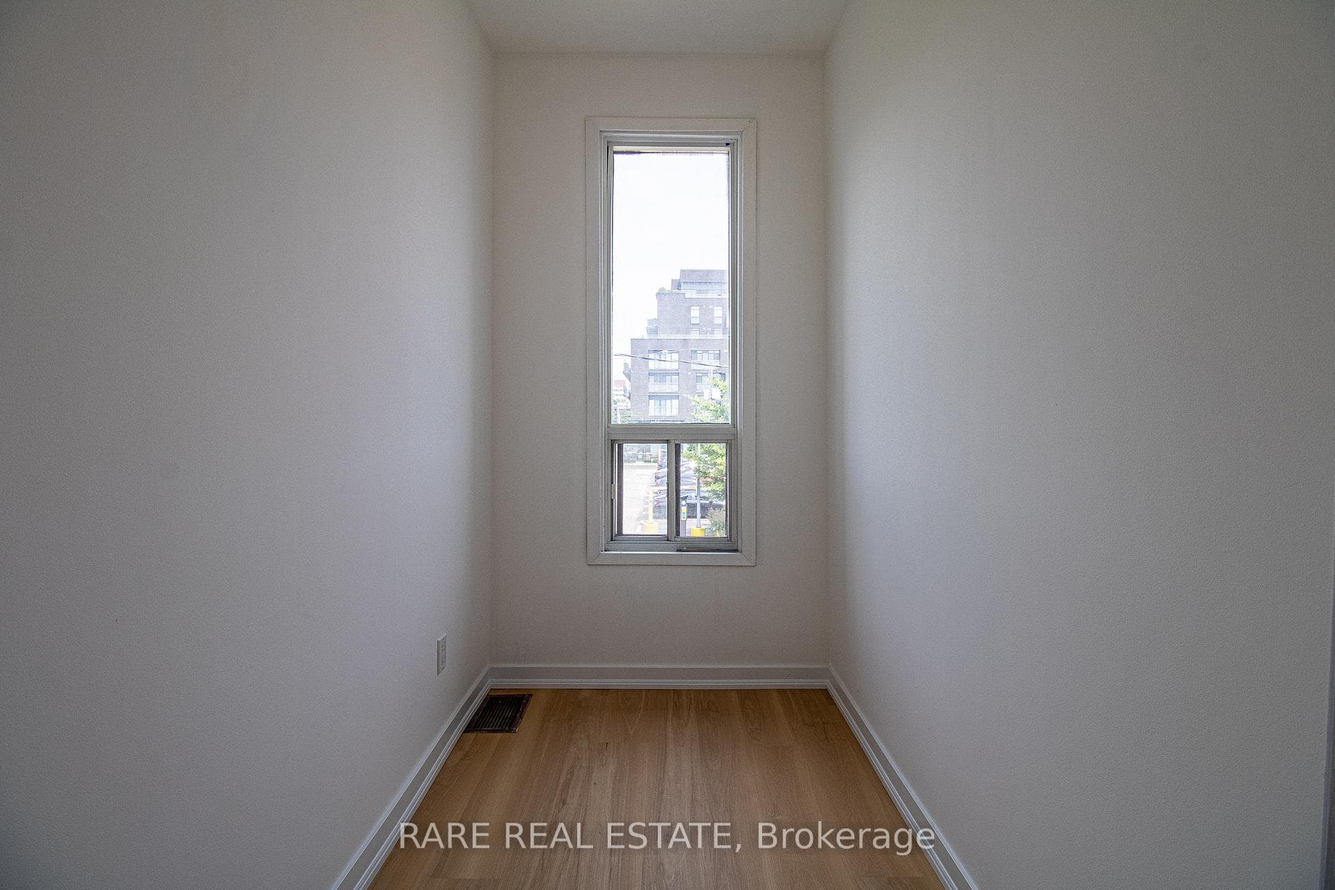 192 Claremont Street photo 36