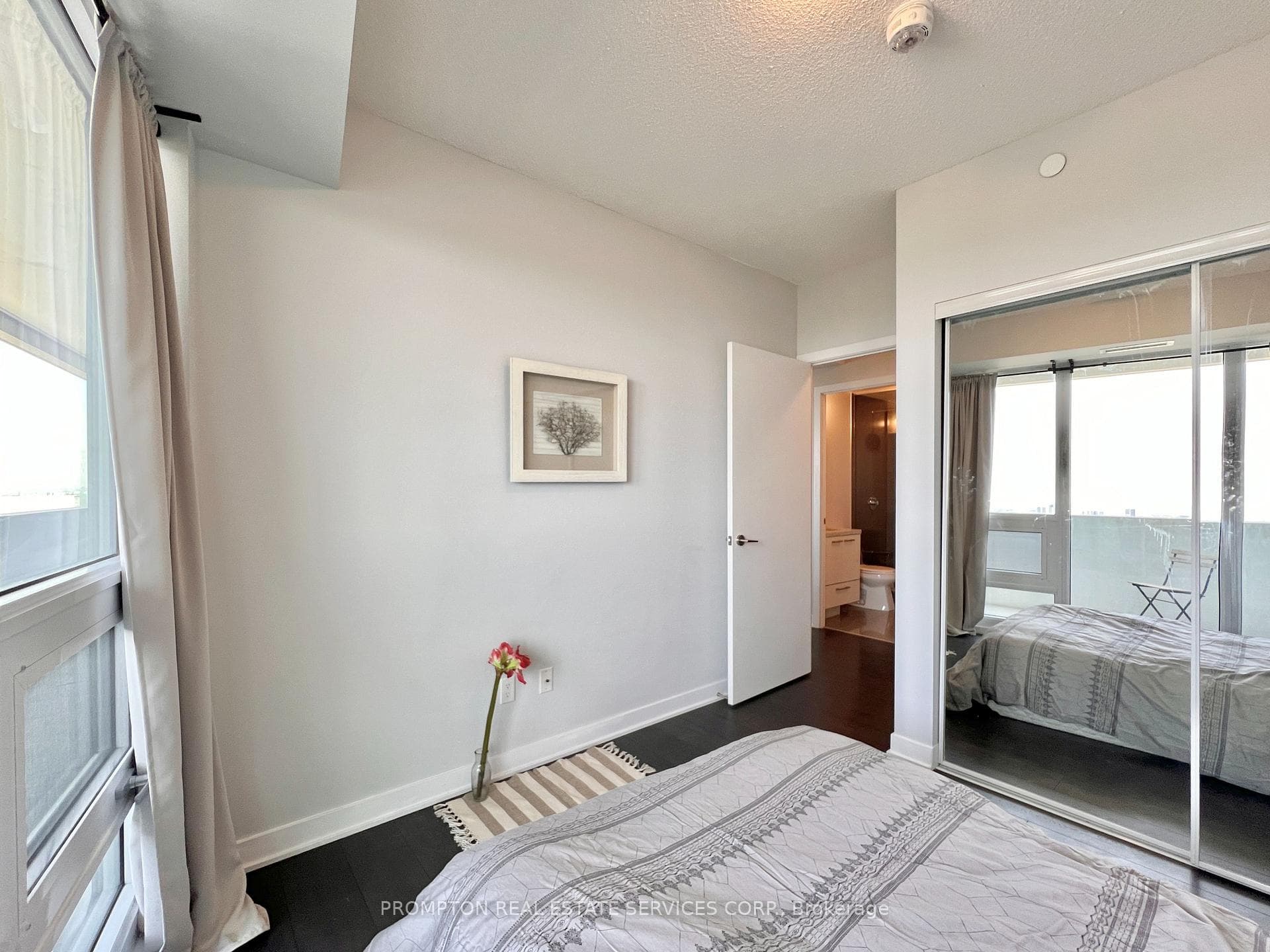 2221 Yonge Street Unit 3809 photo 23